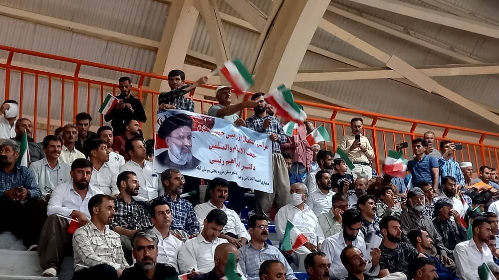 بزم پرچم کردها در دیدار با رییس جمهور