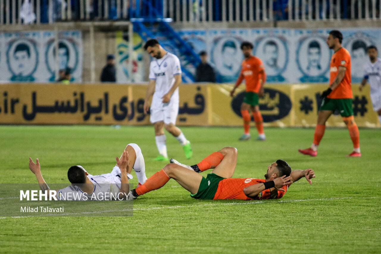 بلند شدن صدای «آژیر سقوط» در پایان جدال بدون گل مس و نساجی