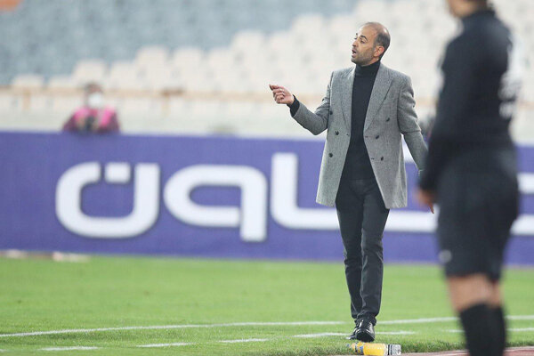 به خاطر باخت به استقلال سرم را پایین نمیگیرم/ نمایش عالی داشتیم