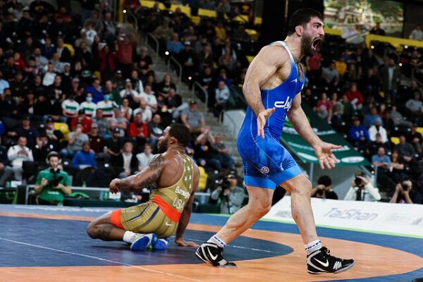 به خاطر مصدومیت در بیمارستان بودم/ حتما کادر فنی به من نیاز
ندارد