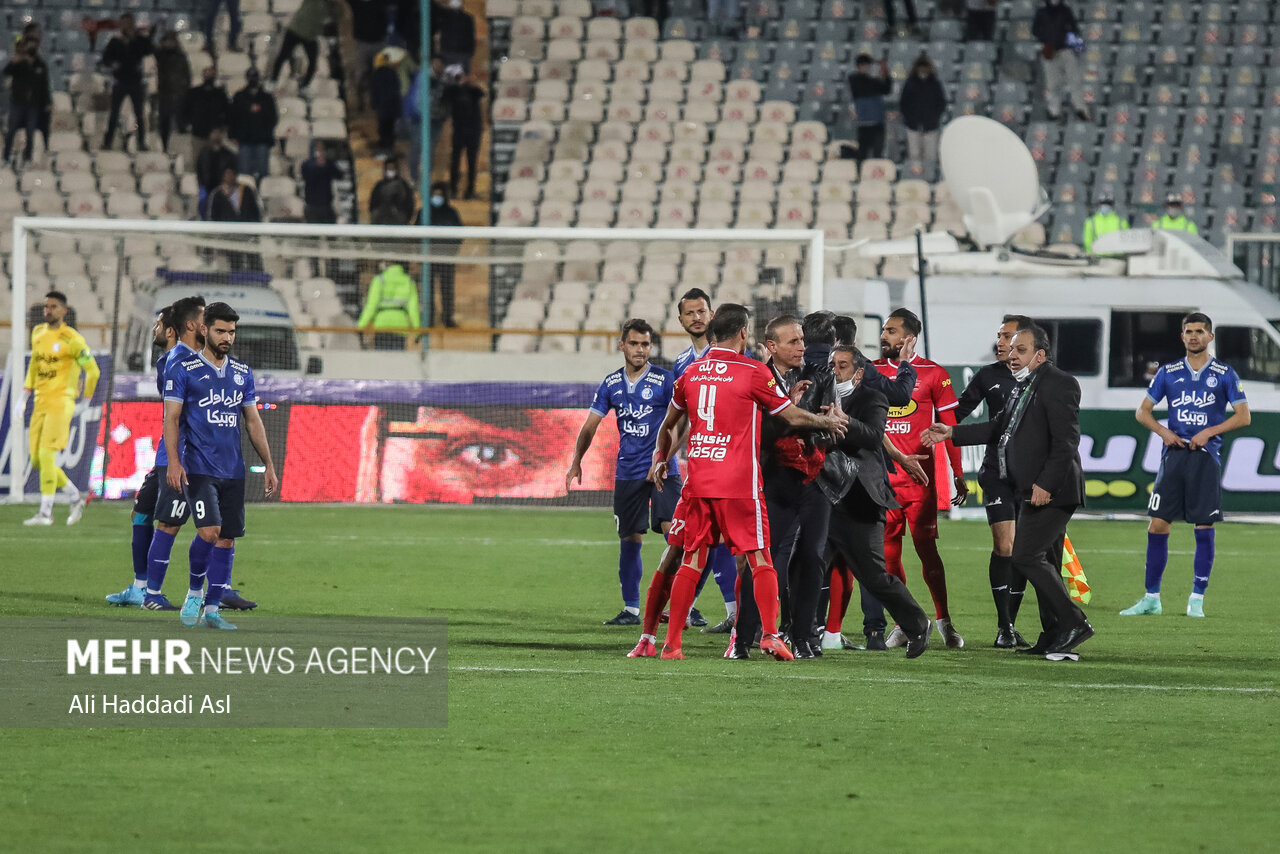 به خاطر چند ثانیه عذر می خواهم/داور هم به کمیته انضباطی بیاید