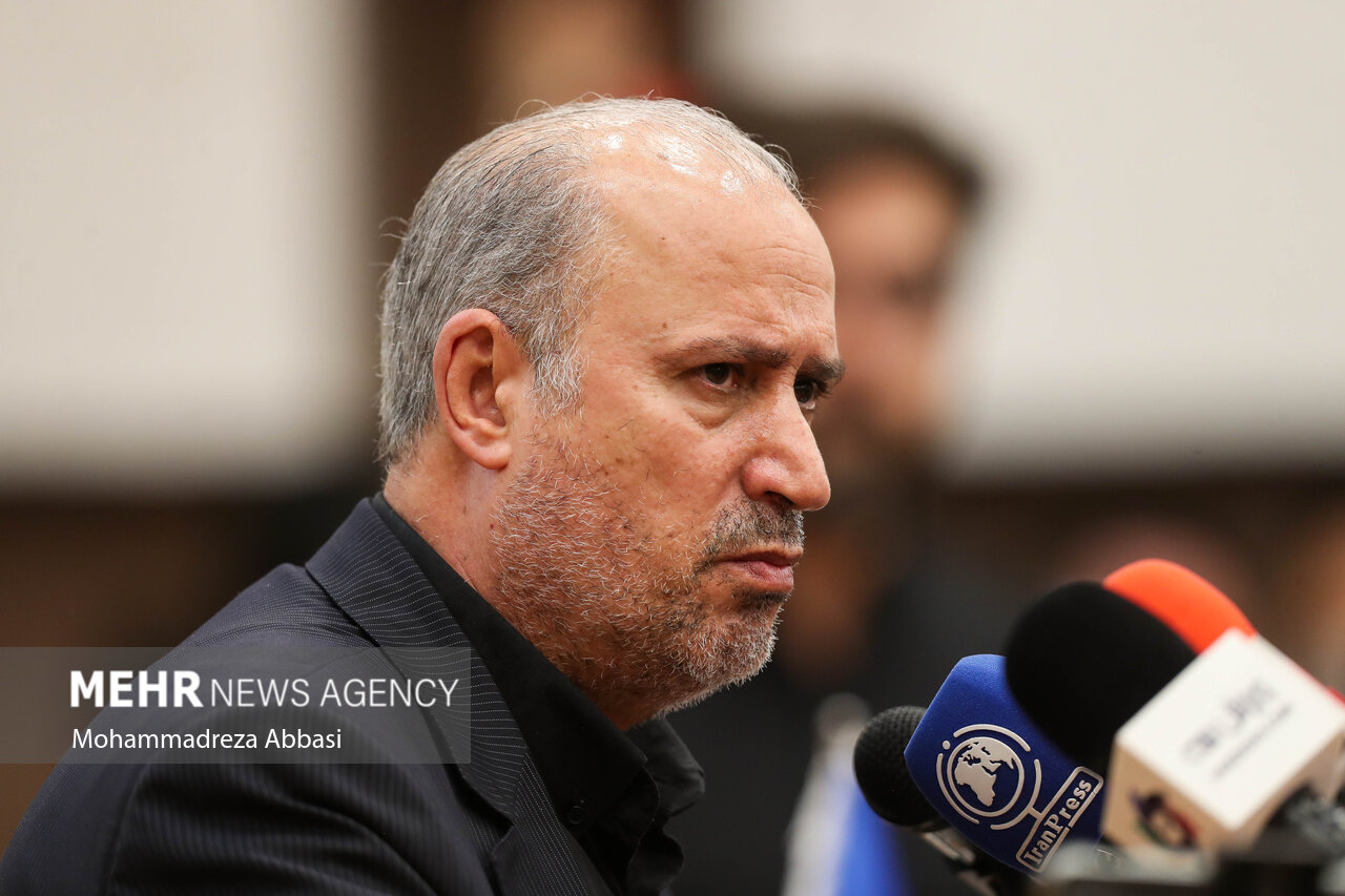 به دور از همه هیاهوها به دنبال تدارک و پشتیبانی تیم ملی هستیم