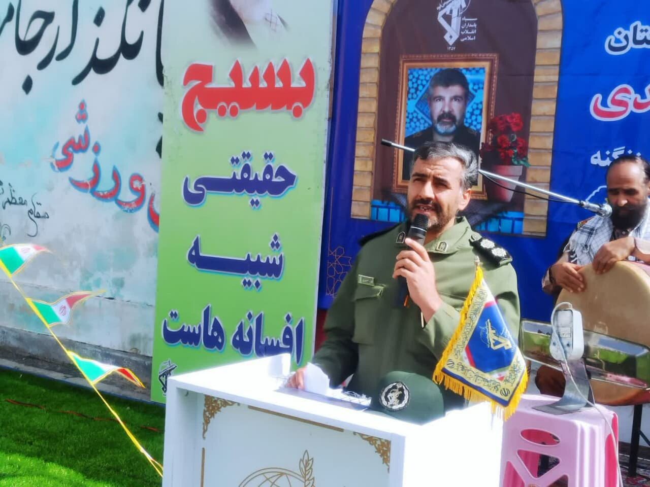 بهره‌برداری از پروژه چمن مصنوعی شهید «محمد بایزیدی»در تربتحیدریه