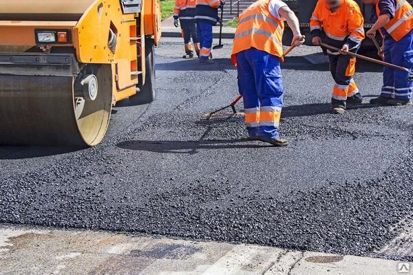 بهسازی شاهراه‌های ارتباطی با پخش ۲۳ هزار تن آسفالت