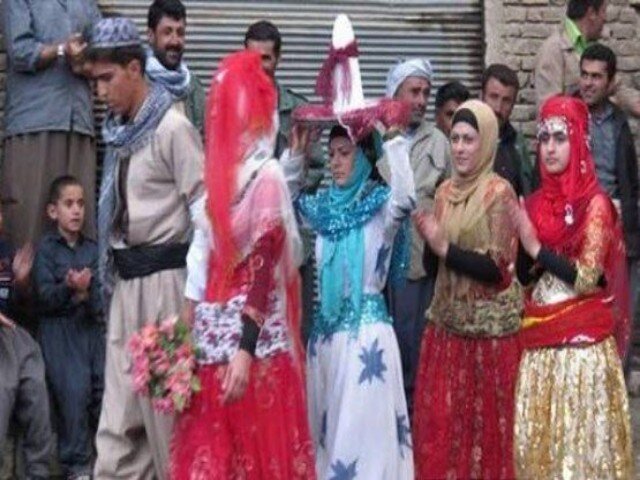 «بوک‌گواستنەوە» آئین دیرینه احترام و عزت در بدرقه زن کرد هنگام ازدواج