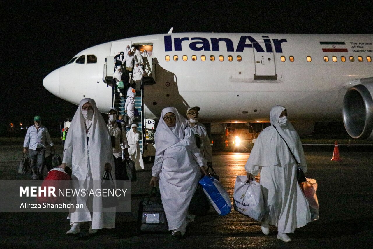 بیات: در خصوص چگونگی بازگشت حجاج با مقامات کشورمان در تماس هستیم