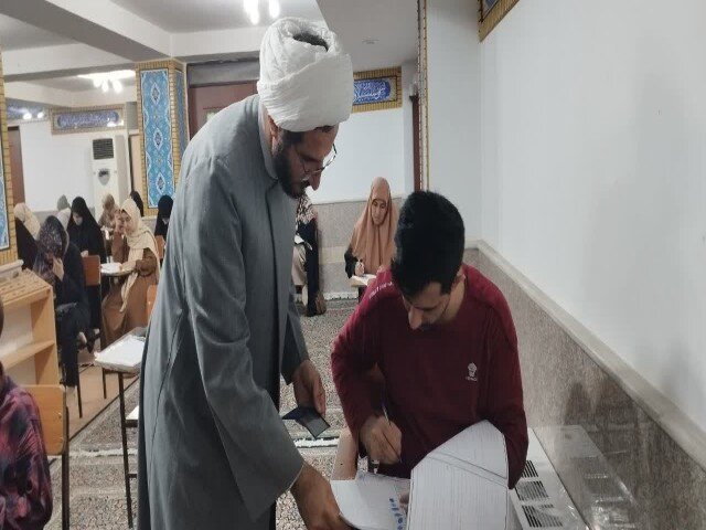 بیستمین آزمون اعطای مدرک تخصصی به حفاظ قرآن کریم در سنندج برگزار شد