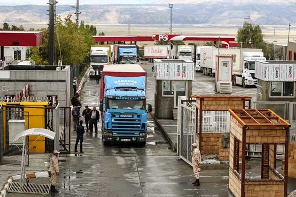 بیش از یک میلیون نفر از پایانه مرزی بازرگان تردد کرده
اند
