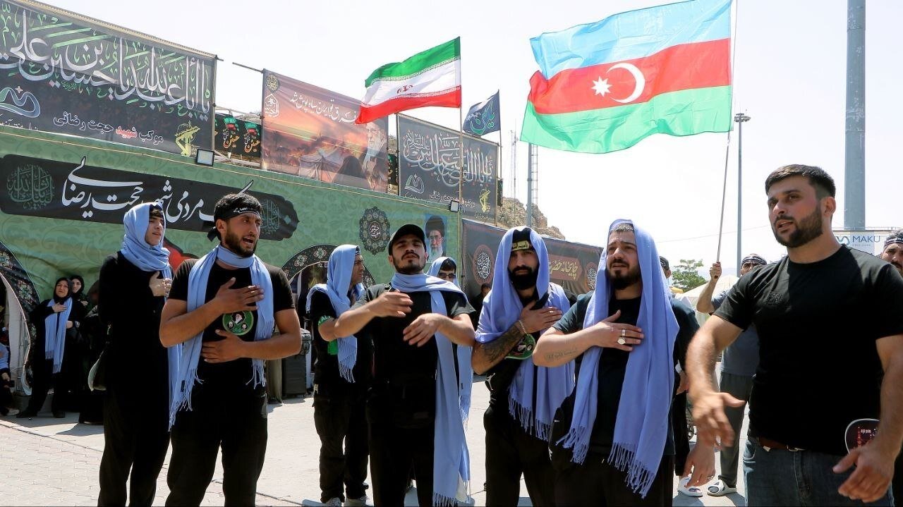 بیش از ۳۰۰۰ زائر خارجی از مرز بازرگان راهی کربلای معلی شده اند