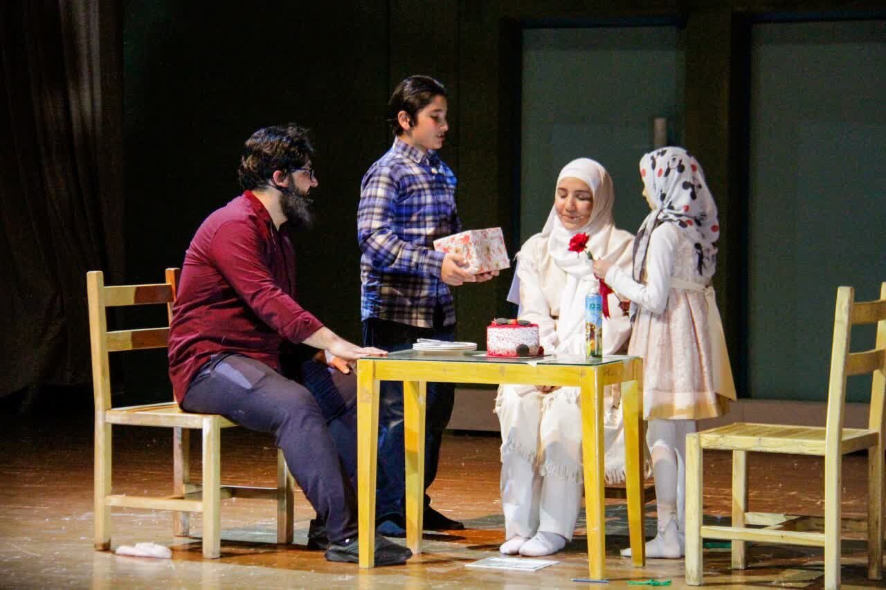 تئاتر سرچشمه آیینها/سقز میزبان هنرمندان عرصه تئاترکشوری