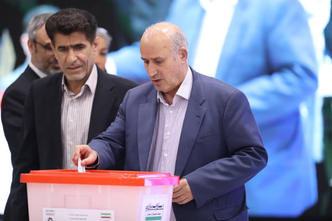 تاج: ورزشگاهها به باشگاههای توانمند واگذار میشوند