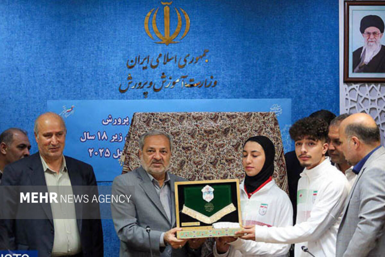 تاج: کارخانه بازیکن سازی راه انداختیم/ از کل لیگ برتر بیشتر تیم داریم