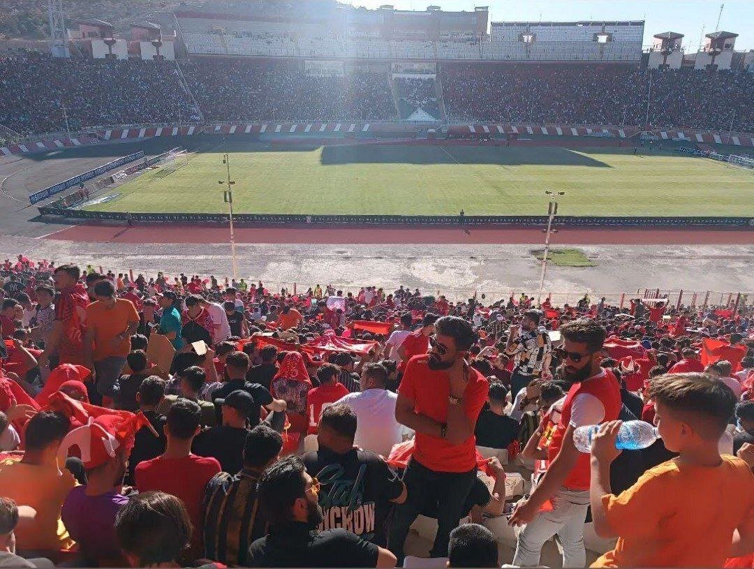 تاخیر در آغاز مسابقه تراکتور و پرسپولیس