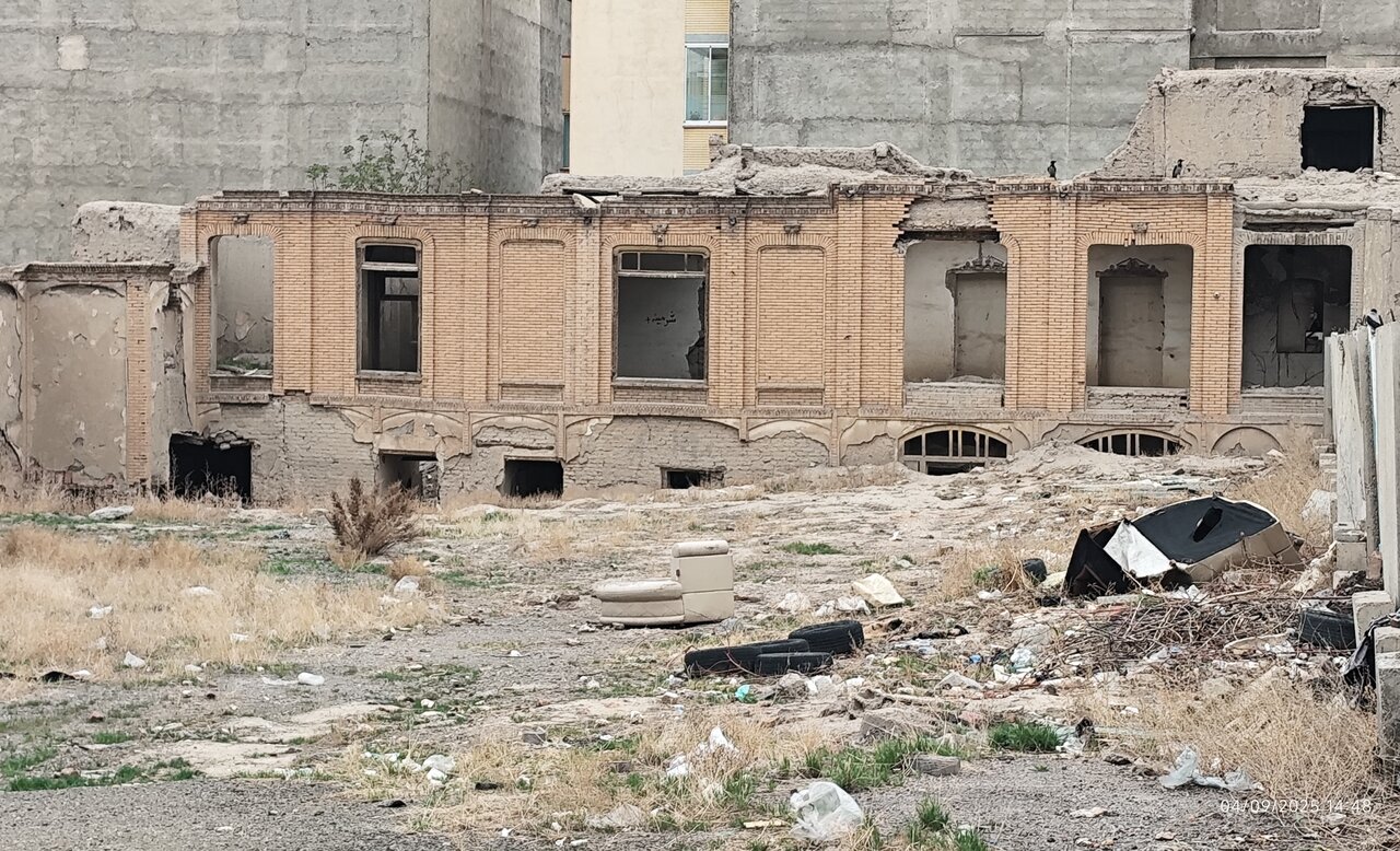 تاریخ ایستاده در آوار؛ خانه باقرخان نفسهای آخر خود را میکشد