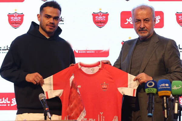 تاکید عجیب باشگاه پرسپولیس روی تمدید قرارداد ارونوف