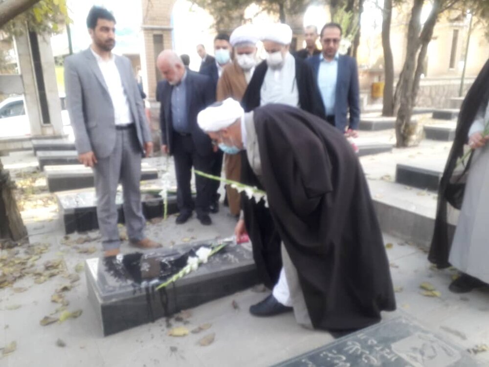 تجدید میثاق دبیر کل مجمع جهانی تقریب با آرمان های شهدای کردستان