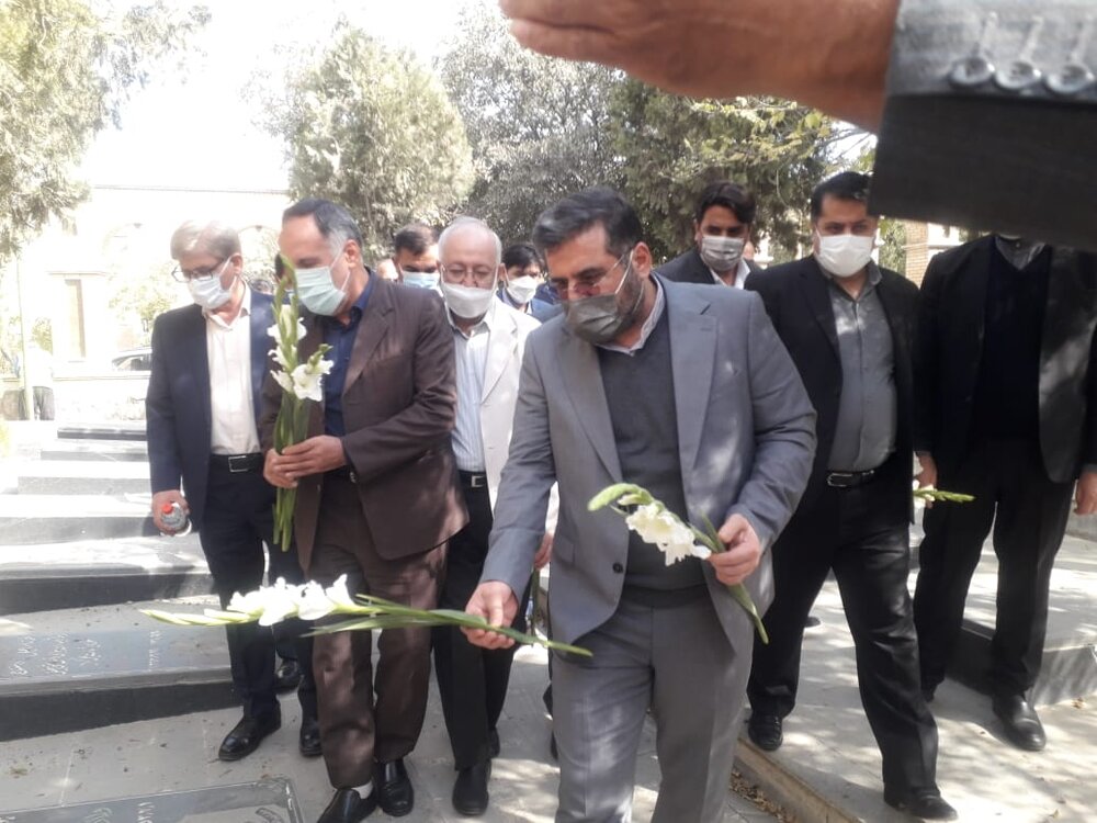 تجدید میثاق وزیر فرهنگ و ارشاد اسلامی با شهدای کردستان