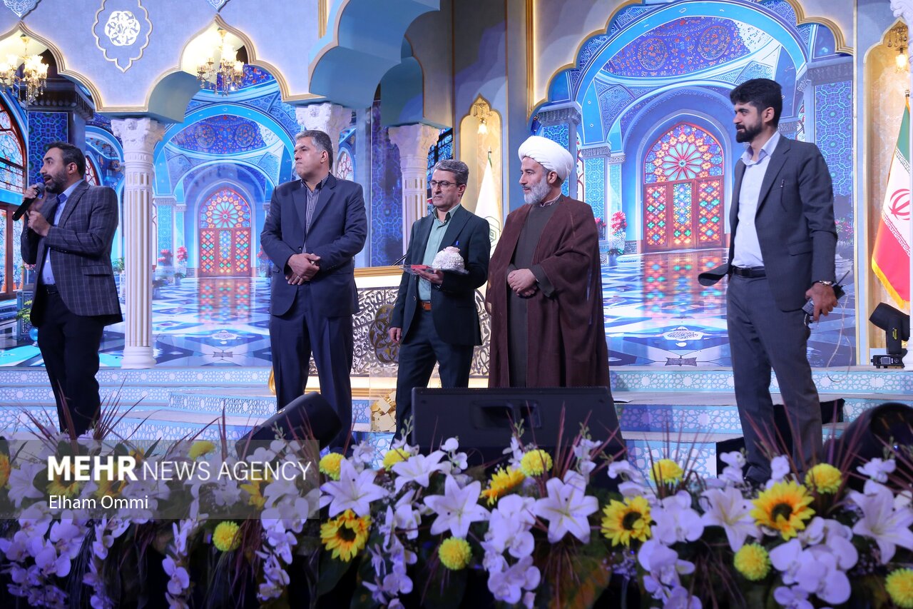 تجلیل از برگزیدگان چهل و هشتمین مسابقات ملی قرآن کریم در سنندج