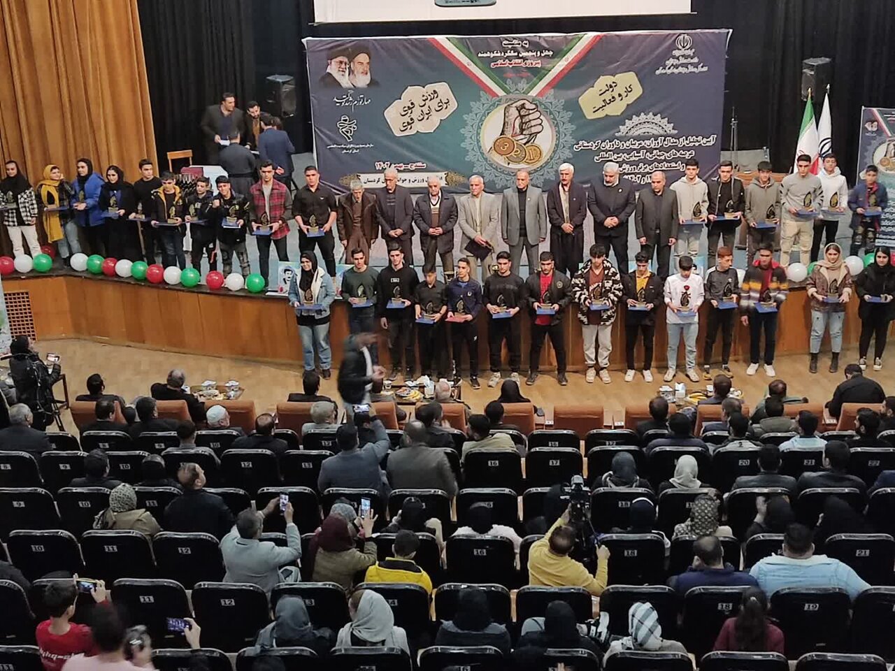 تجلیل از مدل‌آوران و ورزشکاران کردستان