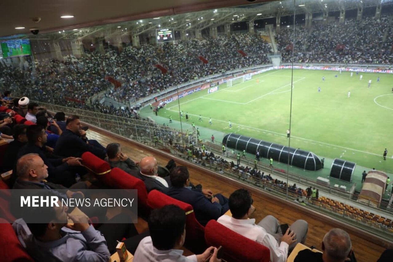 تجلیل استاندار از استقلال خوزستان پس از پیروزی برابر استقلال تهران