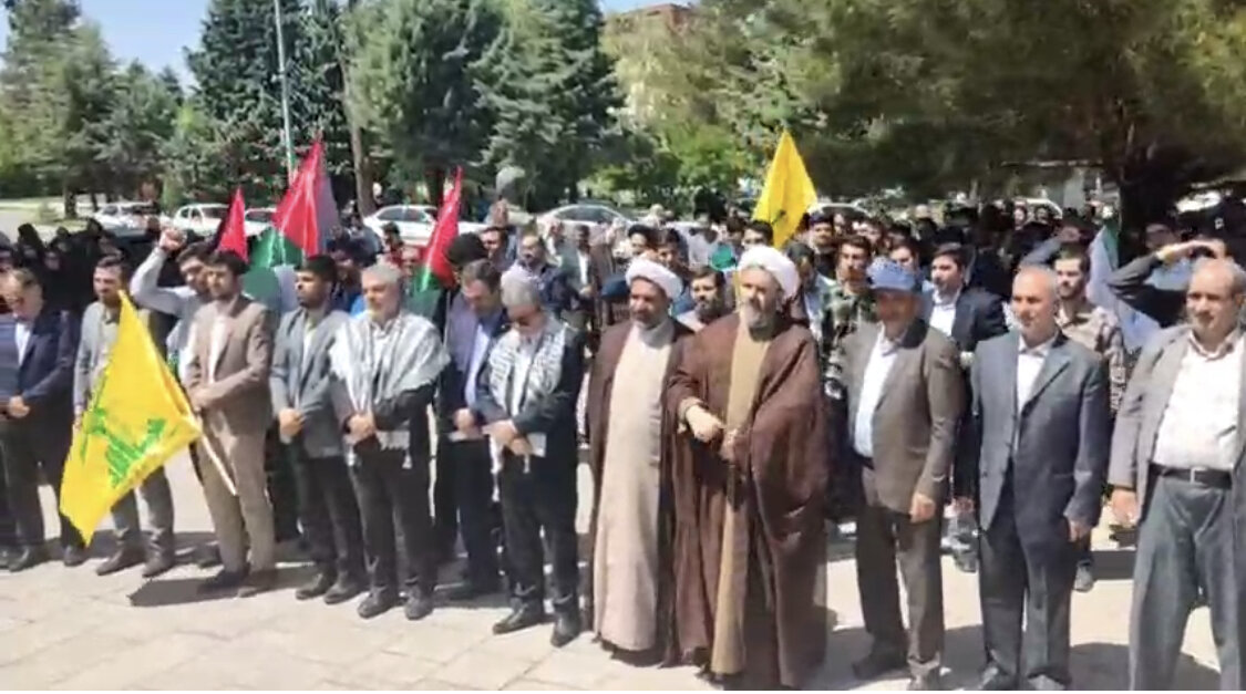 تجمع دانشگاهیان ارومیه در حمایت از دانشجویان معترض
آمریکایی