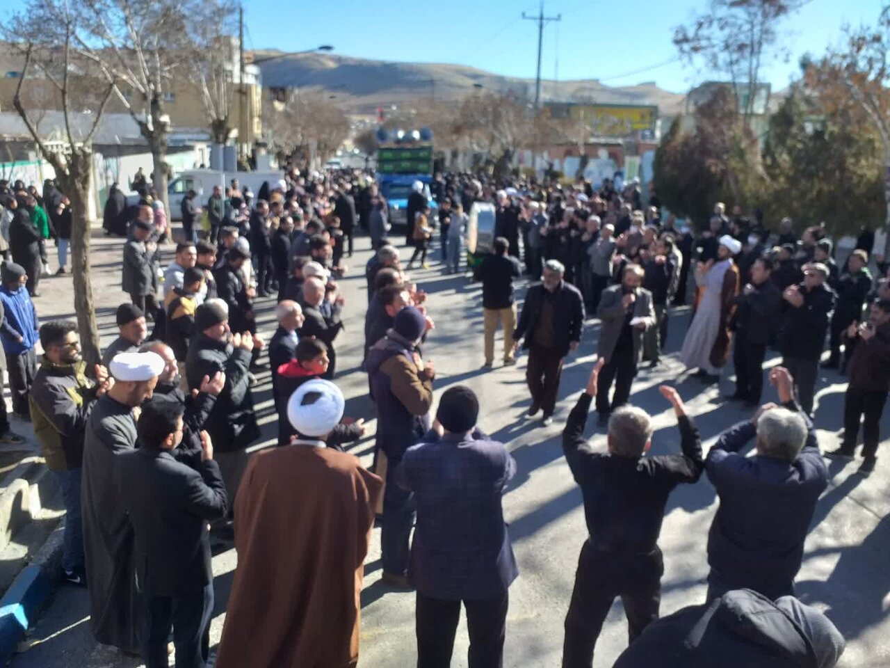 تجمع فاطمیون در میدان آیتالله فاضل گروسی بیجار