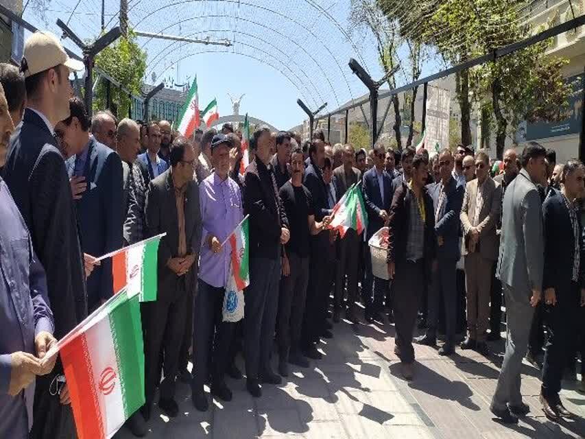 تجمع مردم سنندج و ابراز شادمانی از تحقق وعده صادق سپاه پاسداران