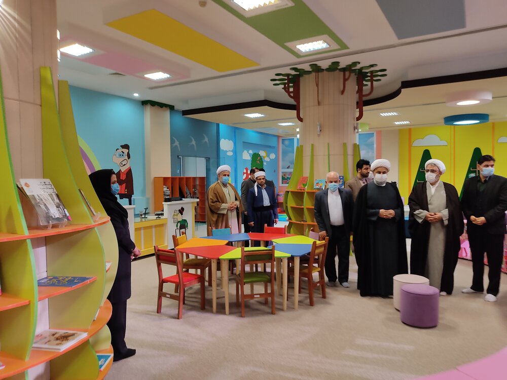 تجهیز کتابخانه مرکزی سنندج به مجموعه کتاب های تقریبی