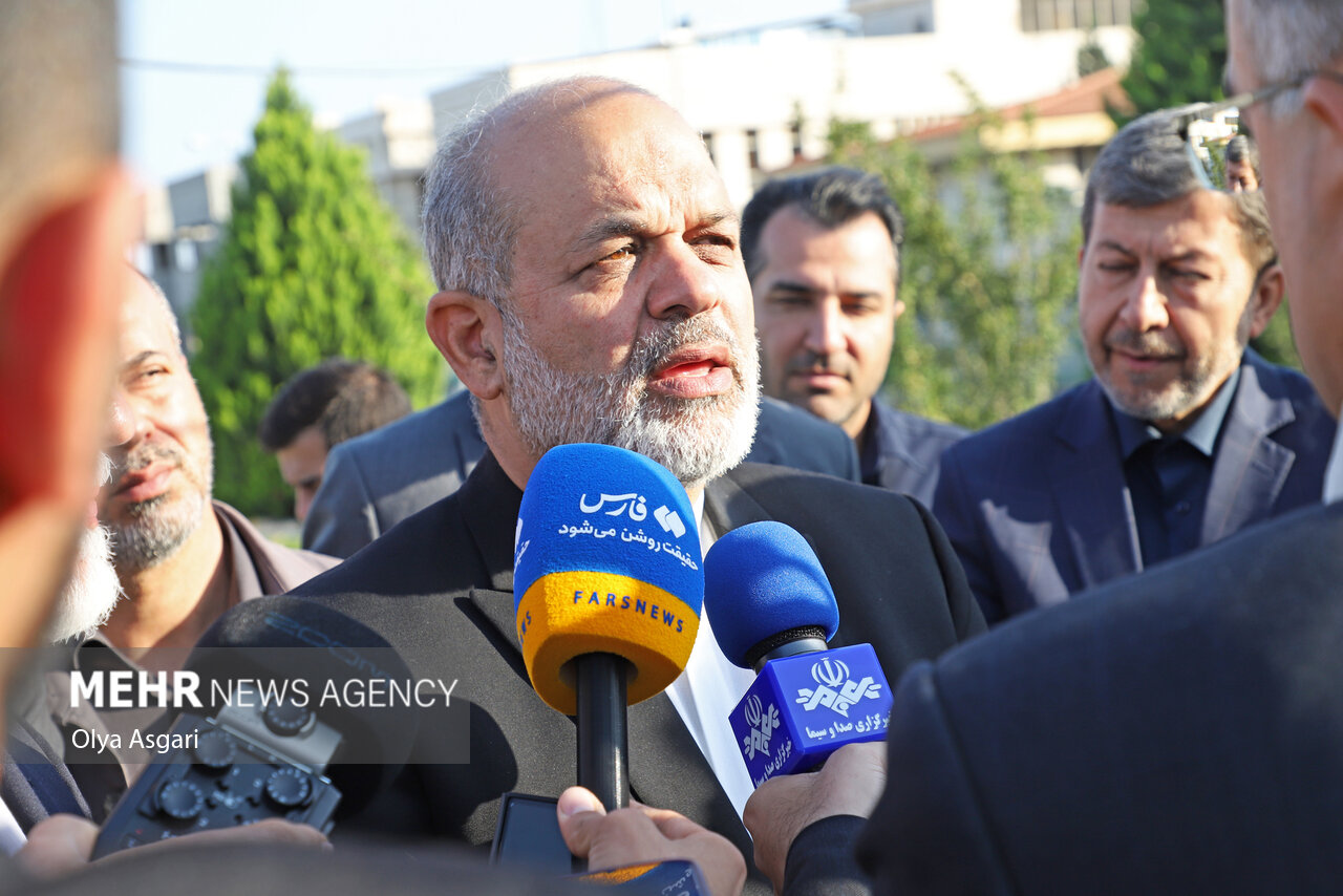 تحقق مفهوم جامعه منوط به همبستگی و عشق میان مردم است