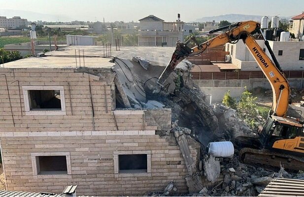 تخریب گسترده ساخت‌وسازهای غیرمجاز در رباط‌کریم؛ ۲۰ هکتار زمین آزاد شد