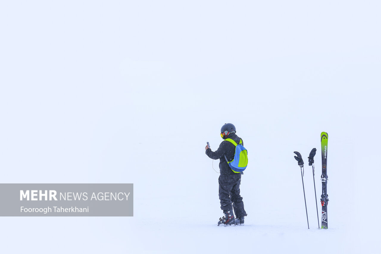 تداوم آشفتگی در «اسکی» با یک پناهنده دیگر/زیر پای رئیسلغزنده است