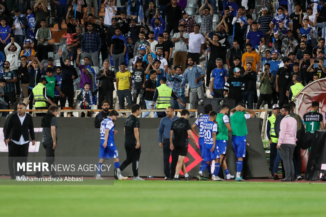 تداوم اتهام به پرسپولیس و تشویق حریف/ درخواست از سرمربی آبی‌ها