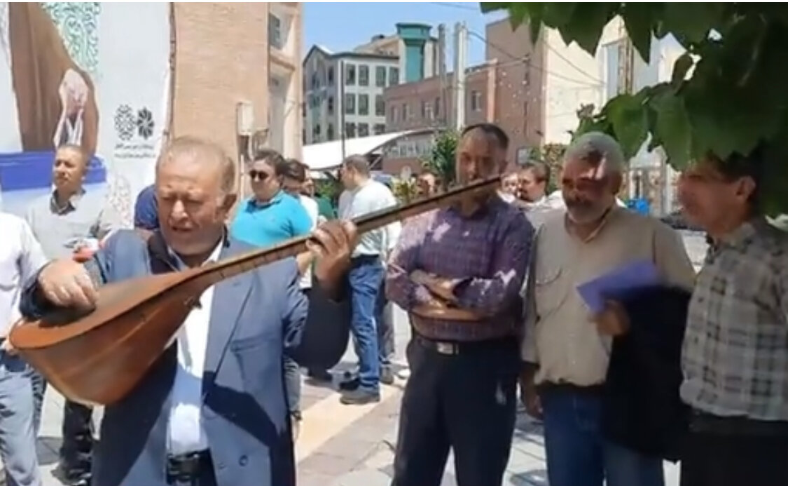 تداوم حضور حماسی مردم ارومیه در پای صندوق های رای