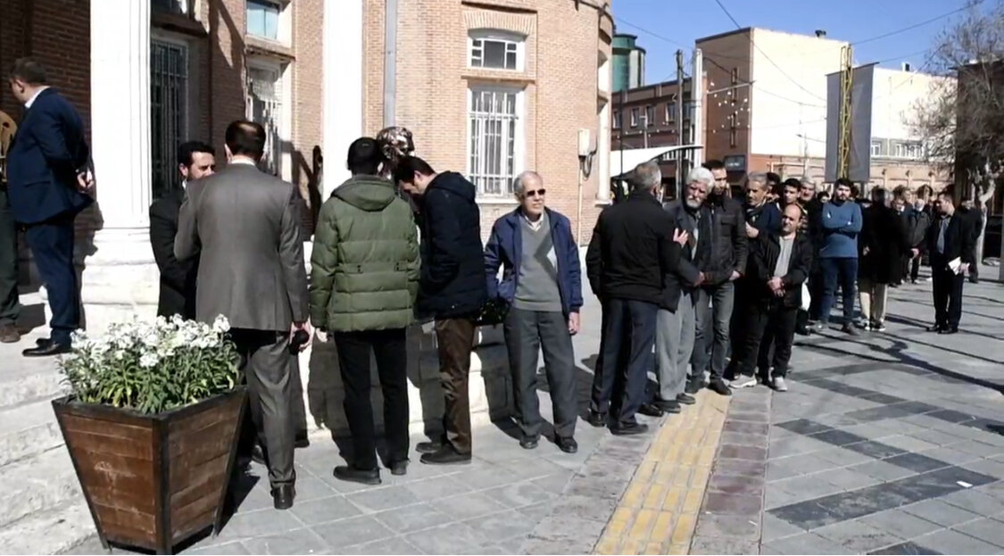 تداوم حضور حماسی مردم ارومیه پای صندوق های رای