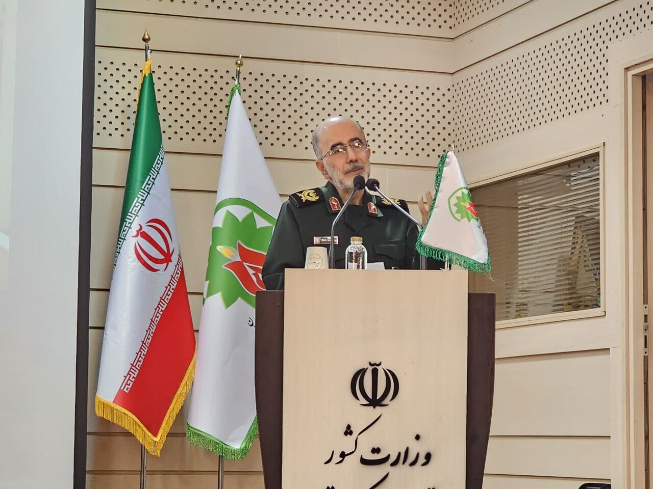تدوین کتاب فاخر در حوزه شهدا در انتقال رشادت‌های آنها موثر است