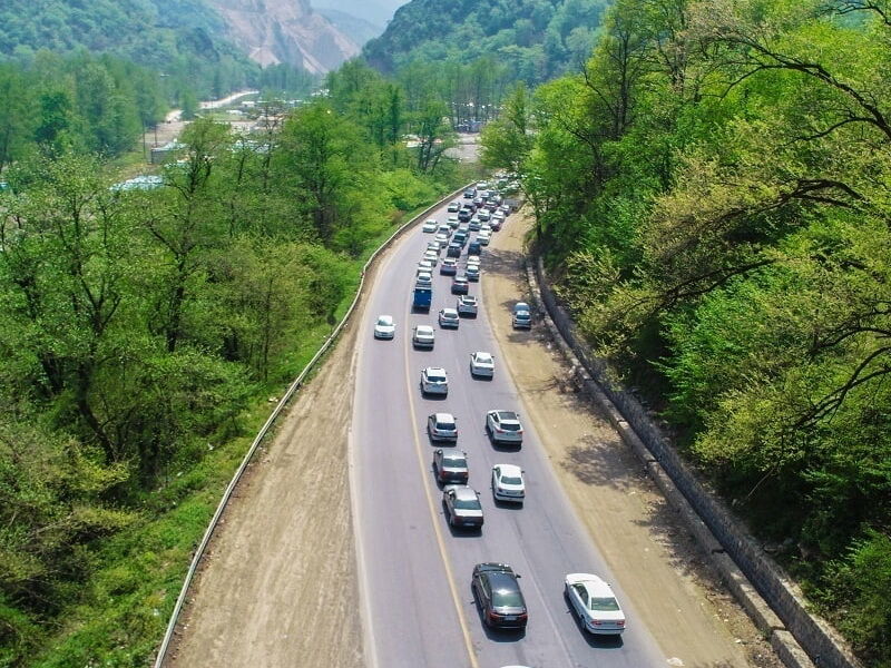 ترافیک خودرو در مسیرهای منتهی به مازندران سنگین است