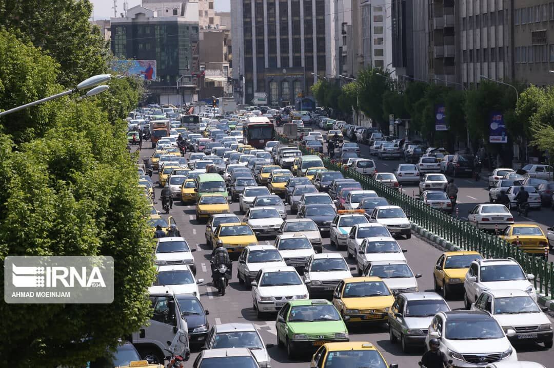 ترافیک خودرویی در معابر درون شهری مازندران پرحجم و سنگین است