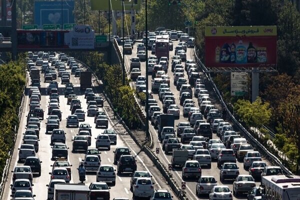 ترافیک سنگین در اکثر خیابانها و بزرگراههای تهران