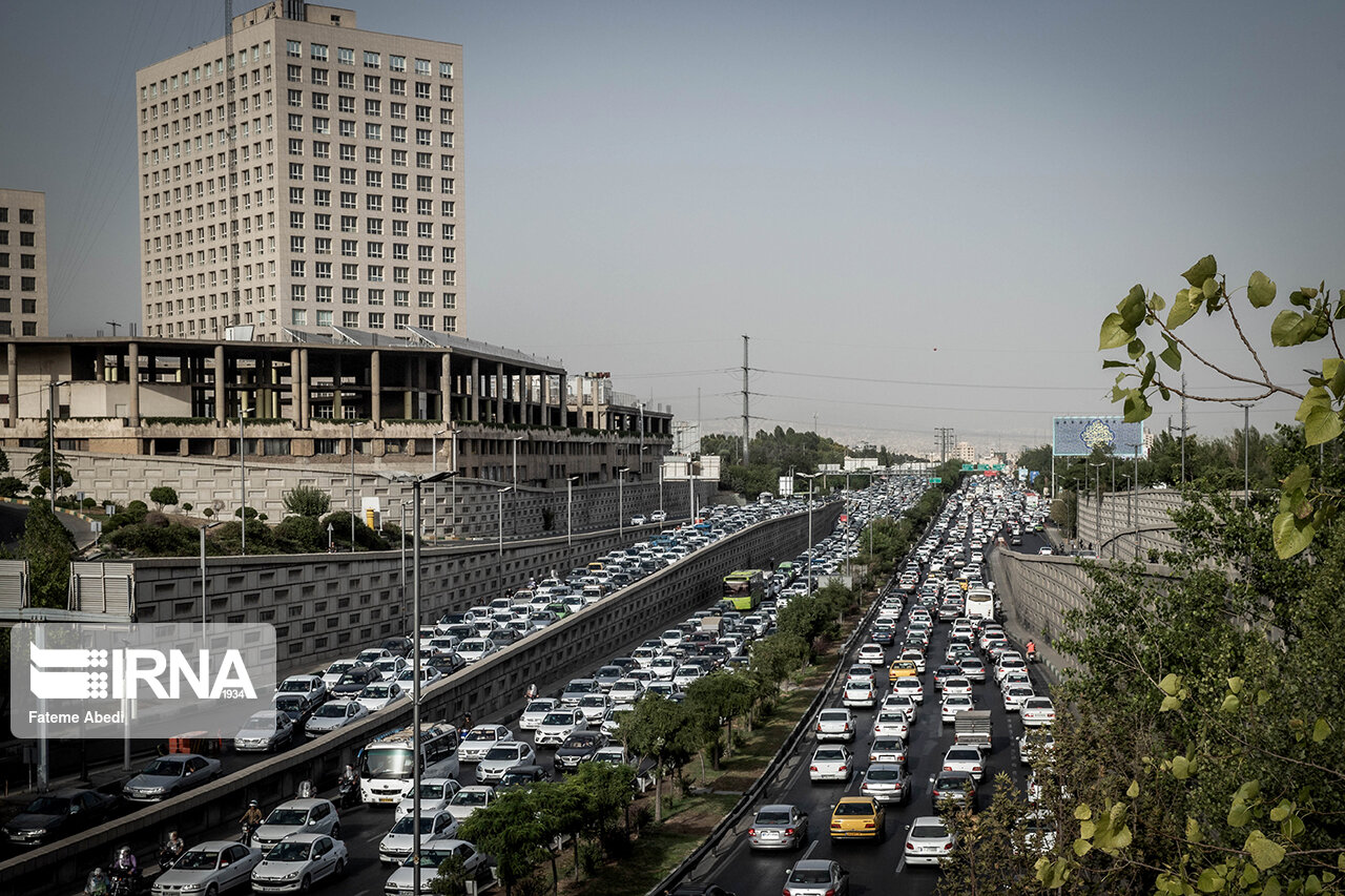 ترافیک پرحجم اما روان در معابر پایتخت/تغییر مسیر ناگهانی یکی از علل تصادفات است