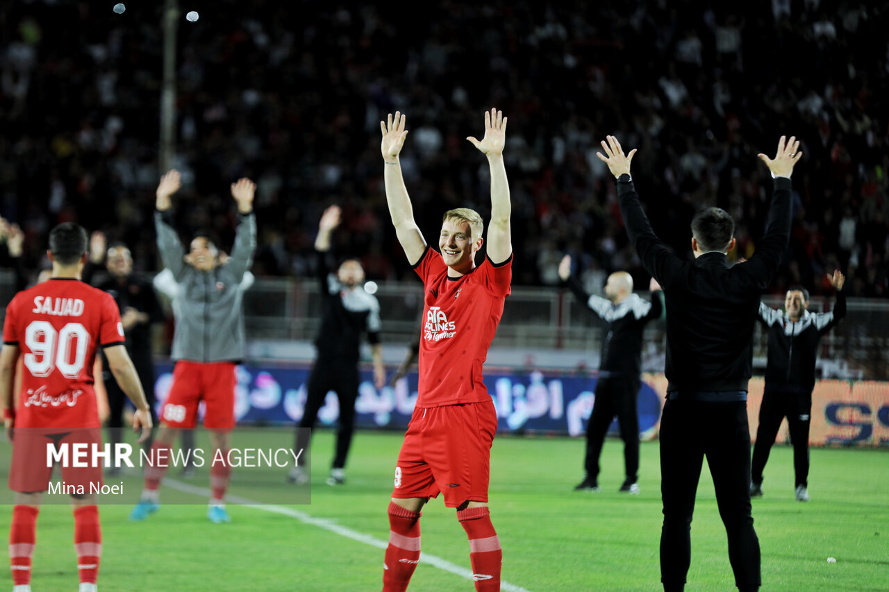 تراکتور با شکار قو جشن پیروزی گرفت؛ تبریزی‌ها نزدیک‌تر از همیشه به جام