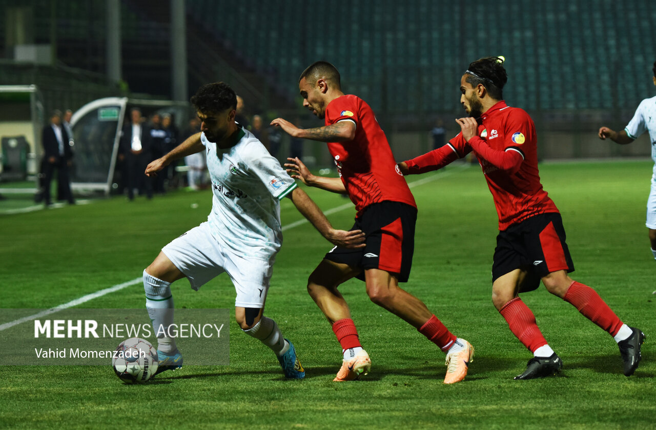 تراکتور در اندیشه عبور در مرداب انزلی/ صنعت نفت به فکر سه امتیاز