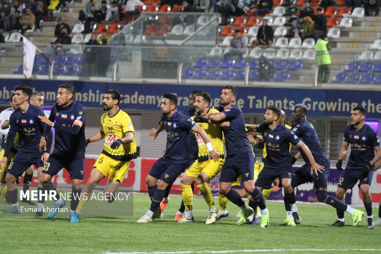 تراکتور و سپاهان در اندیشه فاصله گرفتن از تعقیب کنندگان؛ دوئل برای صدرنشینی