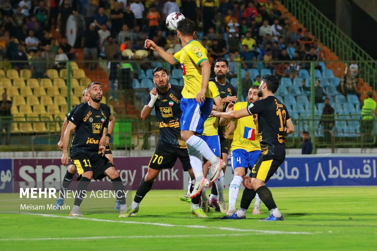 تراکتور و سپاهان قهرمان نمی شوند/ نکونام نباید دنبال حاشیه باشد