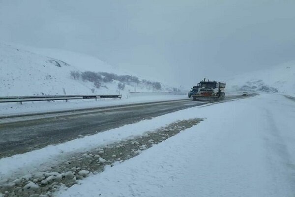 تردد در جاده های کردستان تنها با زنجیر چرخ امکان پذیراست
