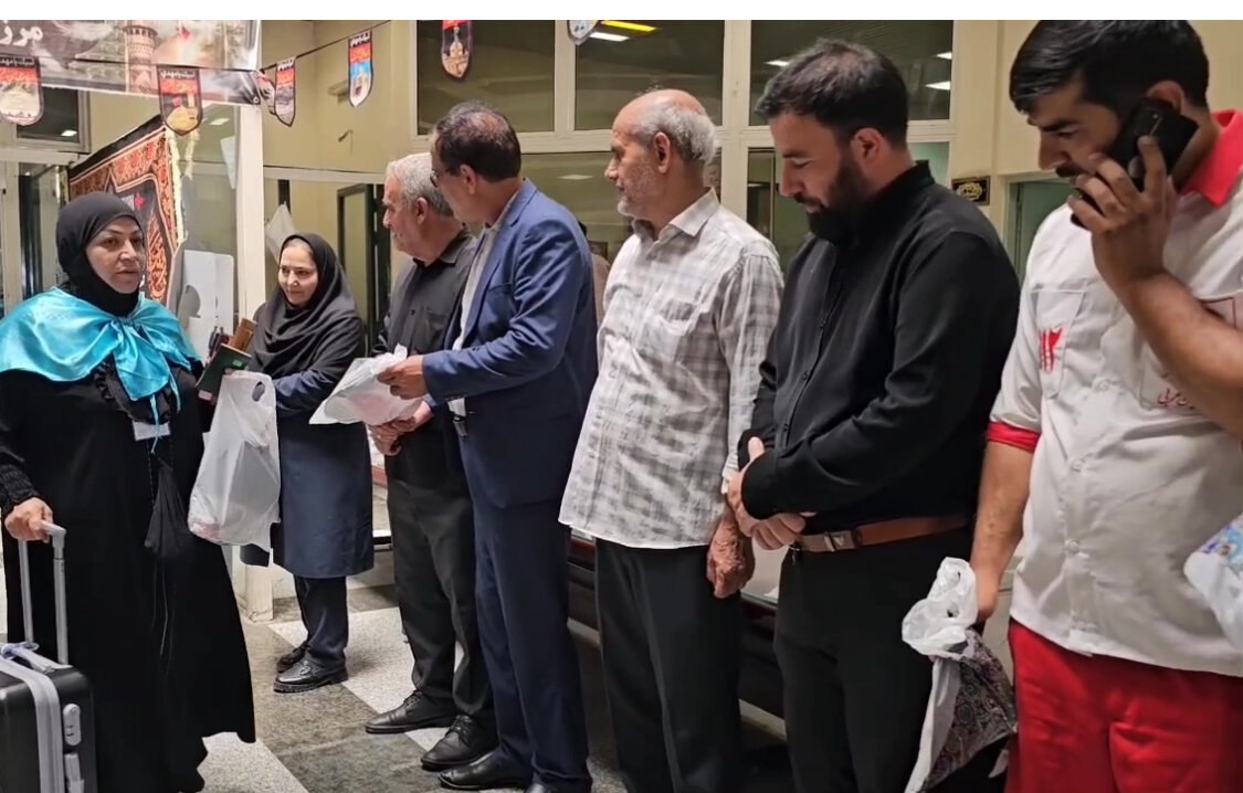 تردد زائران کشورهای همسایه از مرز بازرگان به سمت کربلای
معلی