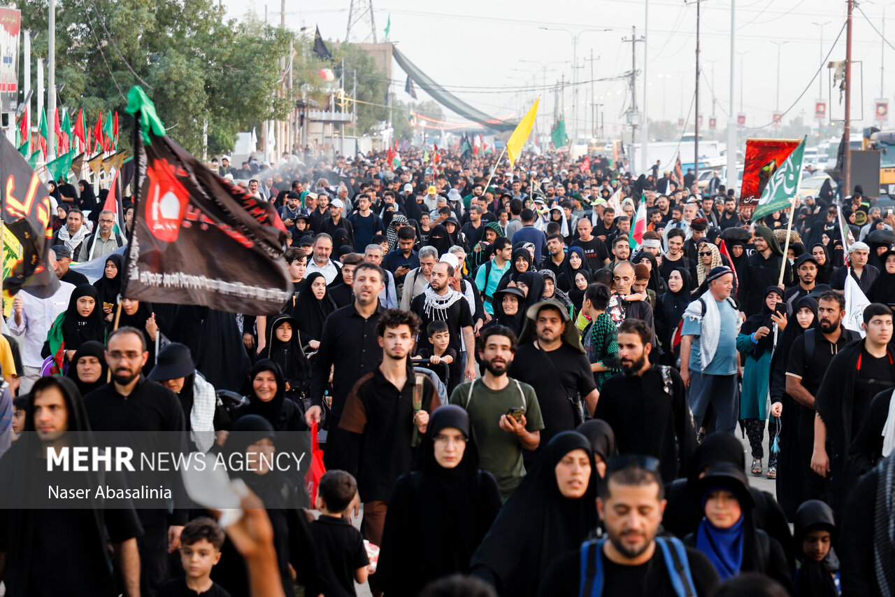 تردد پرحجم و روان زائران در مرزها/ خدمت به زوار در دمای ۴۷درجه