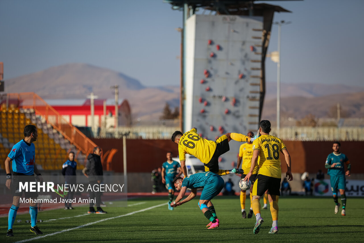 تساوی بدون گل در نیمه اول دربی اصفهان
