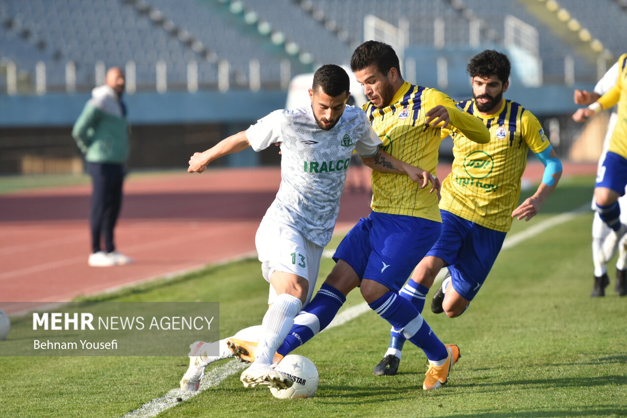 تساوی بدون گل در نیمه نخست دو بازی