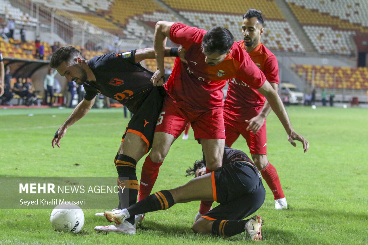 تساوی بدون گل نفت مسجدسلیمان و فولاد در خوزستان