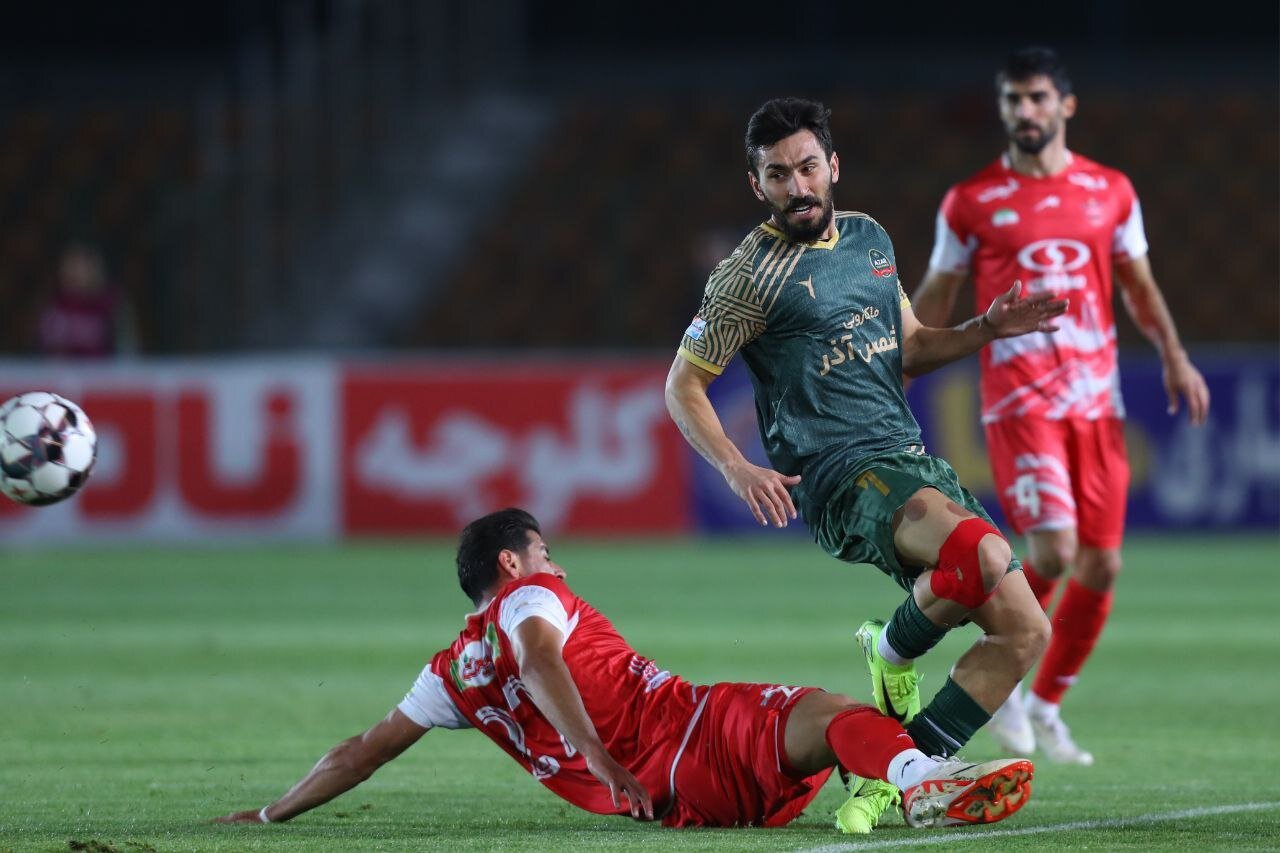 تساوی جذاب پرسپولیس و شمس آذر در نیمه اول